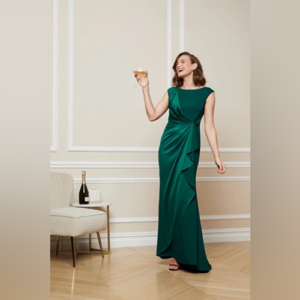 NWT-  ADRIANNA PAPELL AP1E209234 SATIN CREPE SLEEVELESS